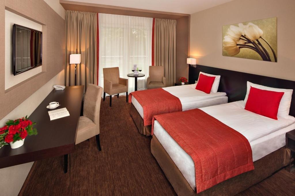 Z-Hotel Business & Spa Otwock Esterno foto